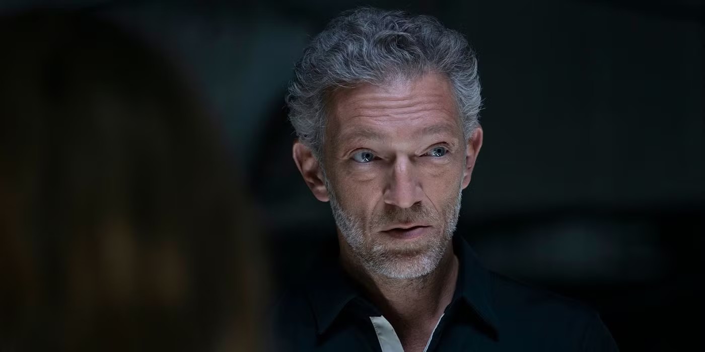 Ifølge handlingen oppretter gründer Karsh en unik kirkegård der pårørende kan observere likene til den avdøde gjennom spesielle likklede.