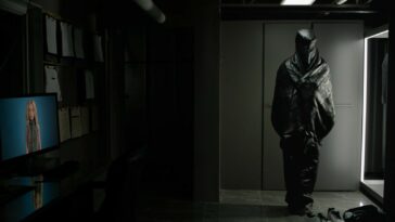 Full trailer for David Cronenbergs sci-fi-thriller «Shroud» er sluppet