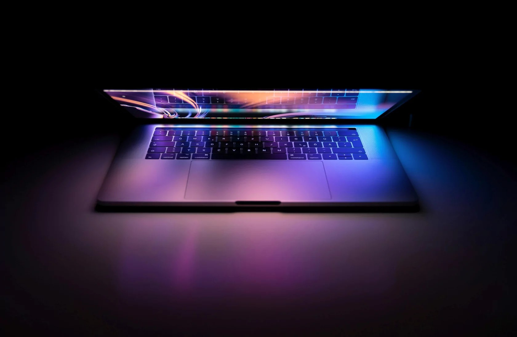 Rykte: Apple skal lansere rimelig 12,9-tommers MacBook med A18 Pro-prosessor