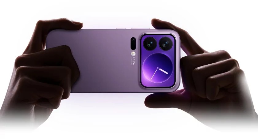 Disse nye telefonene har ekstra skjermer som strekker seg over hele bakpanelet, og produsenten begrenser seg ikke til bare én funksjon, men tilbyr en rekke bruksområder.