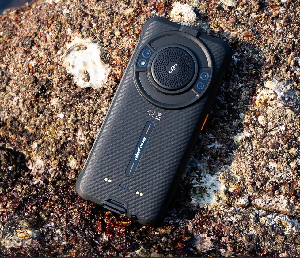 Utviklerne hevder at smarttelefonen vil overleve et fall fra en høyde på opptil 2 meter og nedsenking til en dybde på opptil 2 meter i 30 minutter.