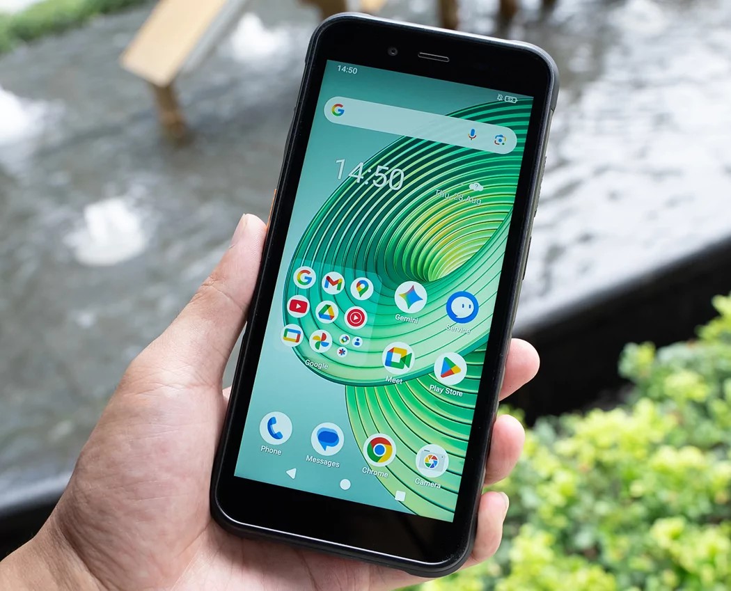 En annen funksjon ved RugKing-smarttelefonen er tilstedeværelsen av en uSmart 2.0-kontakt, som lar deg koble noe Ulefone-tilbehør til mobilenheten.