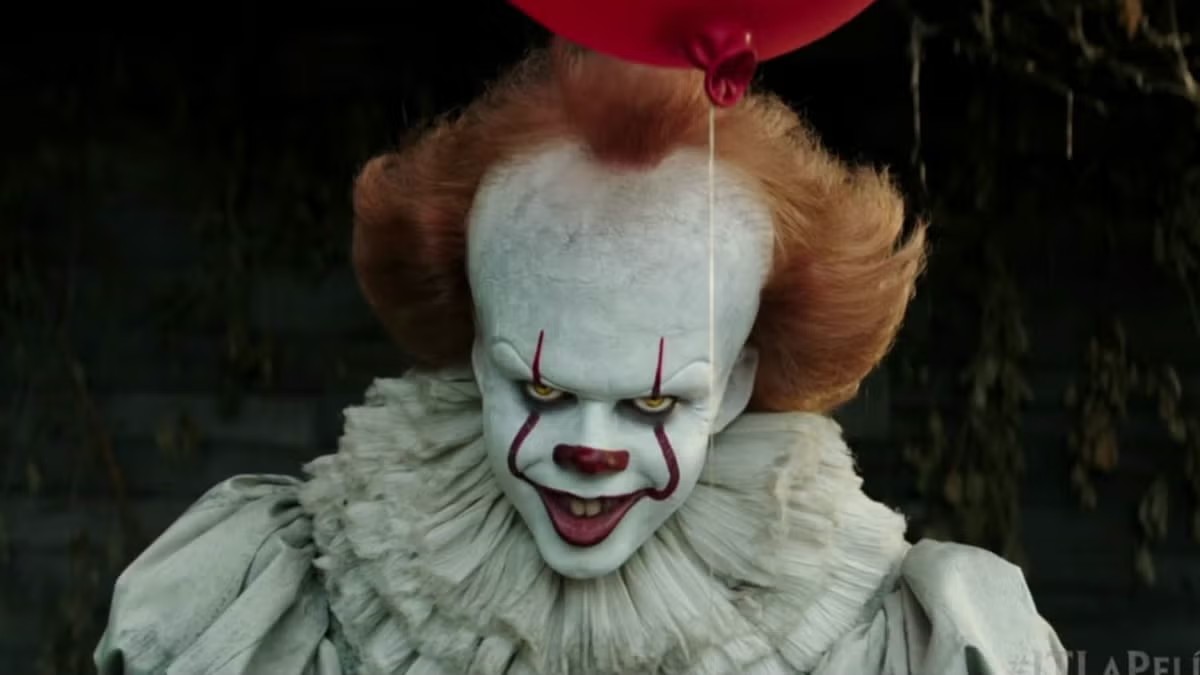 Pennywise er tilbake! Se den mørke og blodige traileren til IT: Welcome to Derry