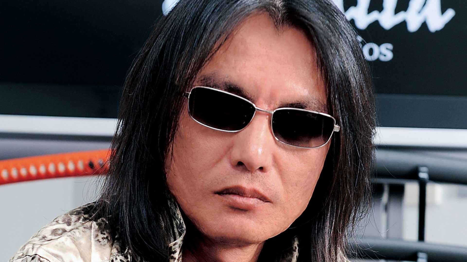 Tomonobu Itagaki startet karrieren sin i 1992 under Super Nintendo-æraen og ble raskt kjent som en talentfull og ambisiøs utvikler. 