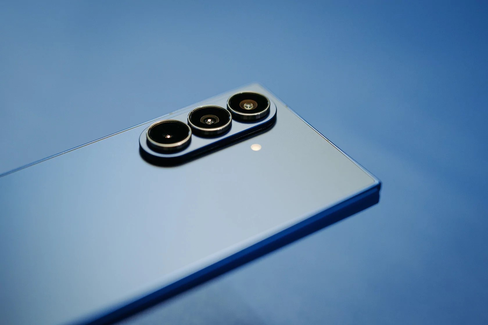 Samsung satser alt på egen kraft: Hele Galaxy S26-serien får Exynos 2600-prosessoren, som i tester viser 75 % bedre grafikk og 6x kraftigere AI-ytelse enn Apple A19 Pro. Snapdragon forsvinner – nesten.