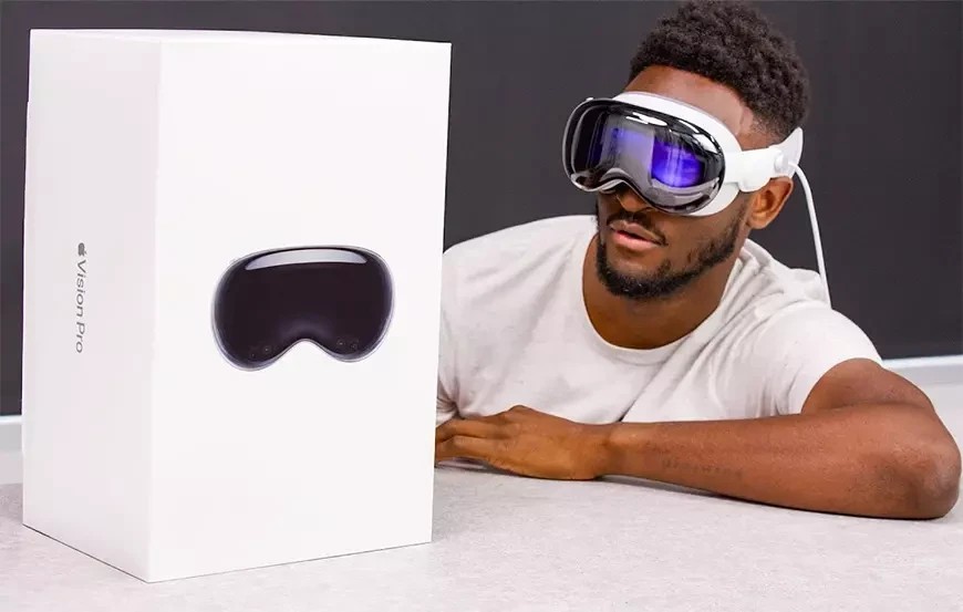 I stedet for å gjenopplive 3D-video på TV-er eller projektorer, har Apple fokusert på VR-hodesett – nærmere bestemt Apple Vision Pro, som fortsatt er den eneste enheten som støtter det nye 3D-formatet. 