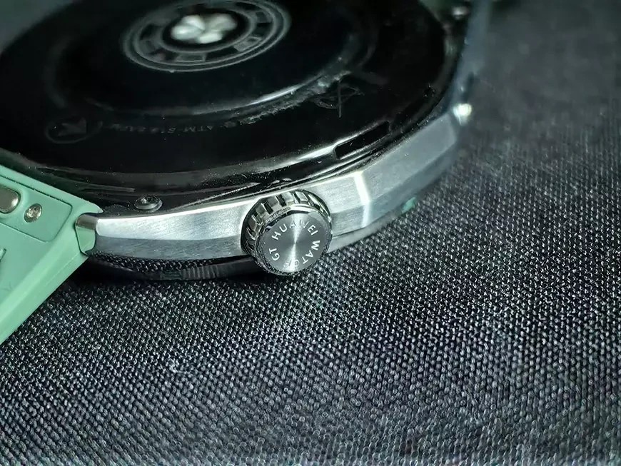 Selv om den nye generasjonen klokker mottar geodata umiddelbart, opplevde jeg et par uregelmessige oppførsler i gå-treningsmodus i løpet av de første dagene – klokken nullstilte den tilbakelagte distansen flere ganger under turen og startet tellingen på nytt fra null.