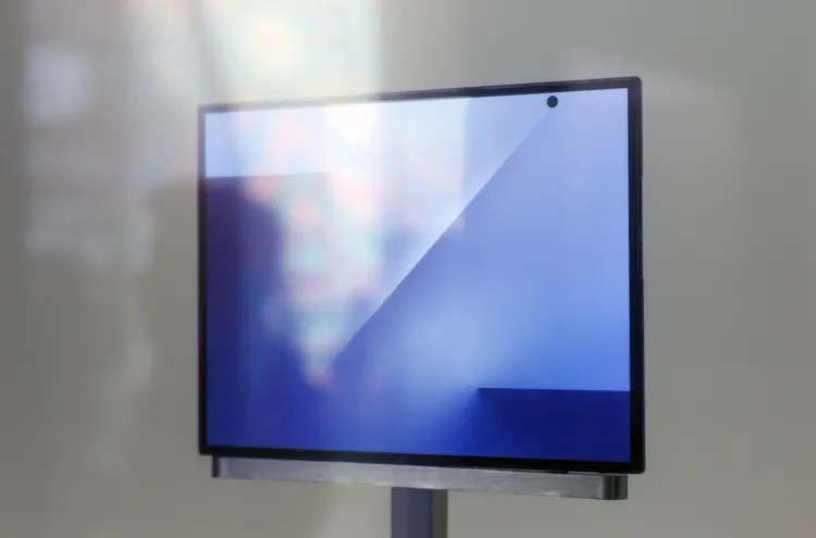 Som forventet vil det kommende nye produktet fra Samsung brettes innover, og skjermdiagonalen når den er utbrettet vil være omtrent 10 tommer.