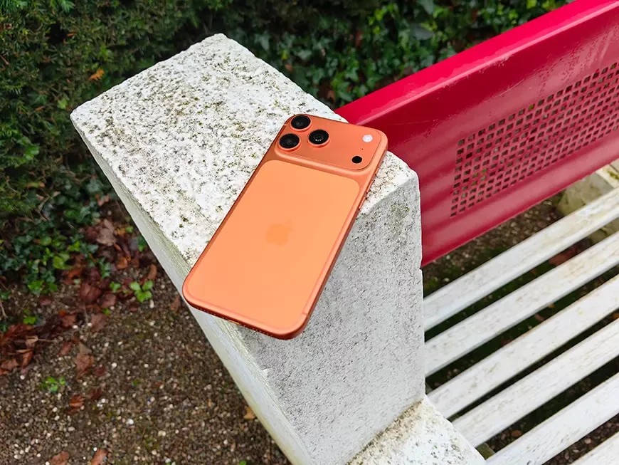 Med tanke på at Apple iPhone 17 Pro Max 256 GB ikke koster mye mer enn, eller til og med mindre enn, noen toppmoderne Android- smarttelefoner , bør den ikke betraktes som et statussymbol, men rett og slett den beste smarttelefonen i Apple- økosystemet i dag. - HarDet Med tanke på at Apple iPhone 17 Pro Max 256 GB ikke koster mye mer enn, eller til og med mindre enn, noen toppmoderne Android- smarttelefoner , bør den ikke betraktes som et statussymbol, men rett og slett den beste smarttelefonen i Apple- økosystemet i dag.