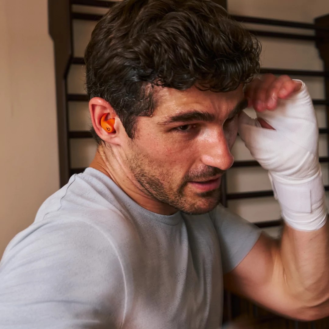 Selv om hodetelefonene sies å utkonkurrere konkurrentene først og fremst på grunn av høy komfort og sikker passform, kan Apple også skryte av «utrolig balansert lyd» og et spesielt effektivt aktivt støydempingssystem (ANC) med en transparensmodus. - HarDet Selv om hodetelefonene sies å utkonkurrere konkurrentene først og fremst på grunn av høy komfort og sikker passform, kan Apple også skryte av «utrolig balansert lyd» og et spesielt effektivt aktivt støydempingssystem (ANC) med en transparensmodus.