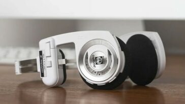 KOSS Porta Pro Wireless 2.0 Arctic White – Ikoniske hodetelefoner i ny Limited Edition