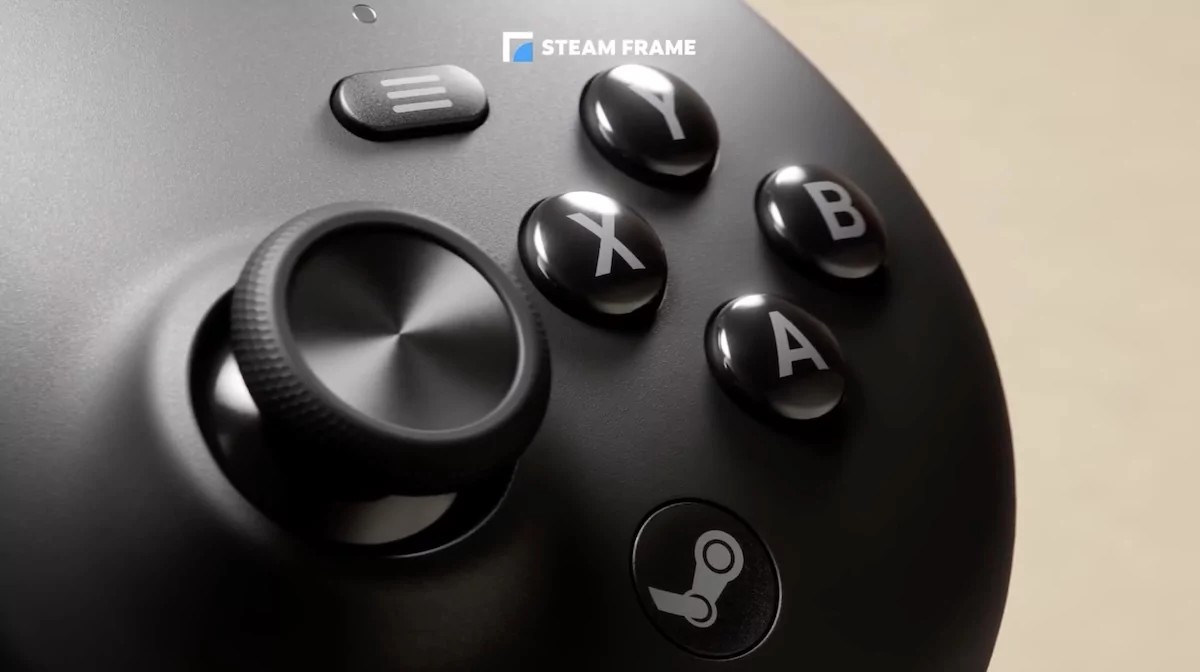For spillkontroll tilbyr selskapet den nye Steam Frame Controller – en gamepad delt i to deler med tradisjonelle kontroller, men headsettet kan i tillegg spore posisjonen deres i rommet (ved hjelp av innebygde kameraer og infrarøde sensorer) for å kontrollere VR-spill.