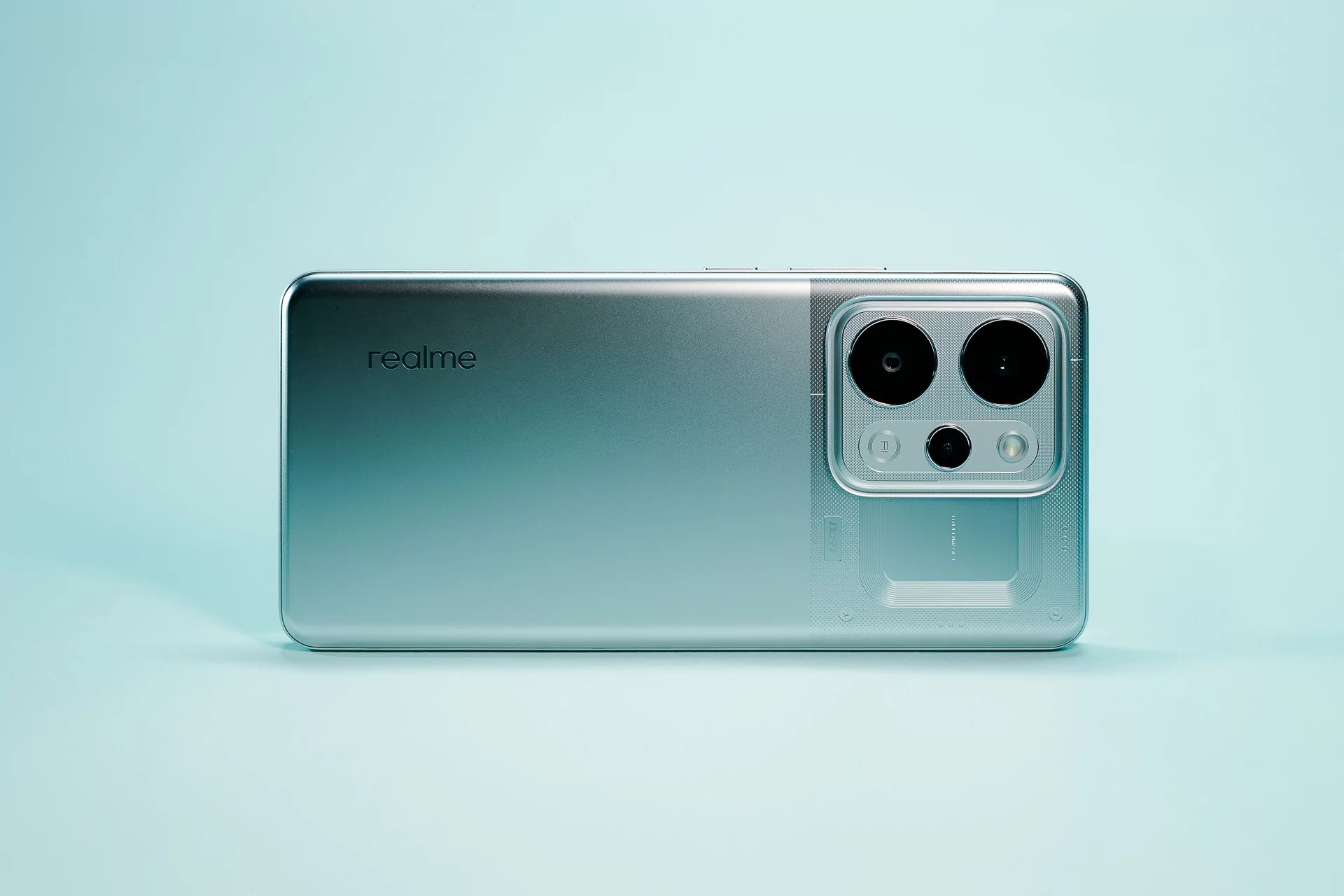 Selv uten å bruke det gjennomsiktige silikondekselet som følger med i pakken, dukket det ikke opp noen merker på smarttelefonen under testingen.