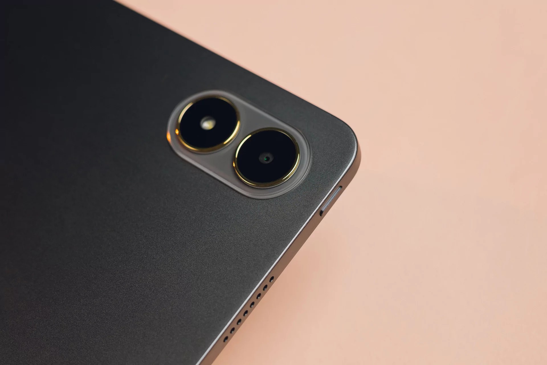 Etter min mening er kameraene i de aller fleste nettbrett bare hjelpeelementer, som kun er nødvendige for grunnleggende oppgaver som å ta bilder av dokumenter eller foreta videosamtaler. 