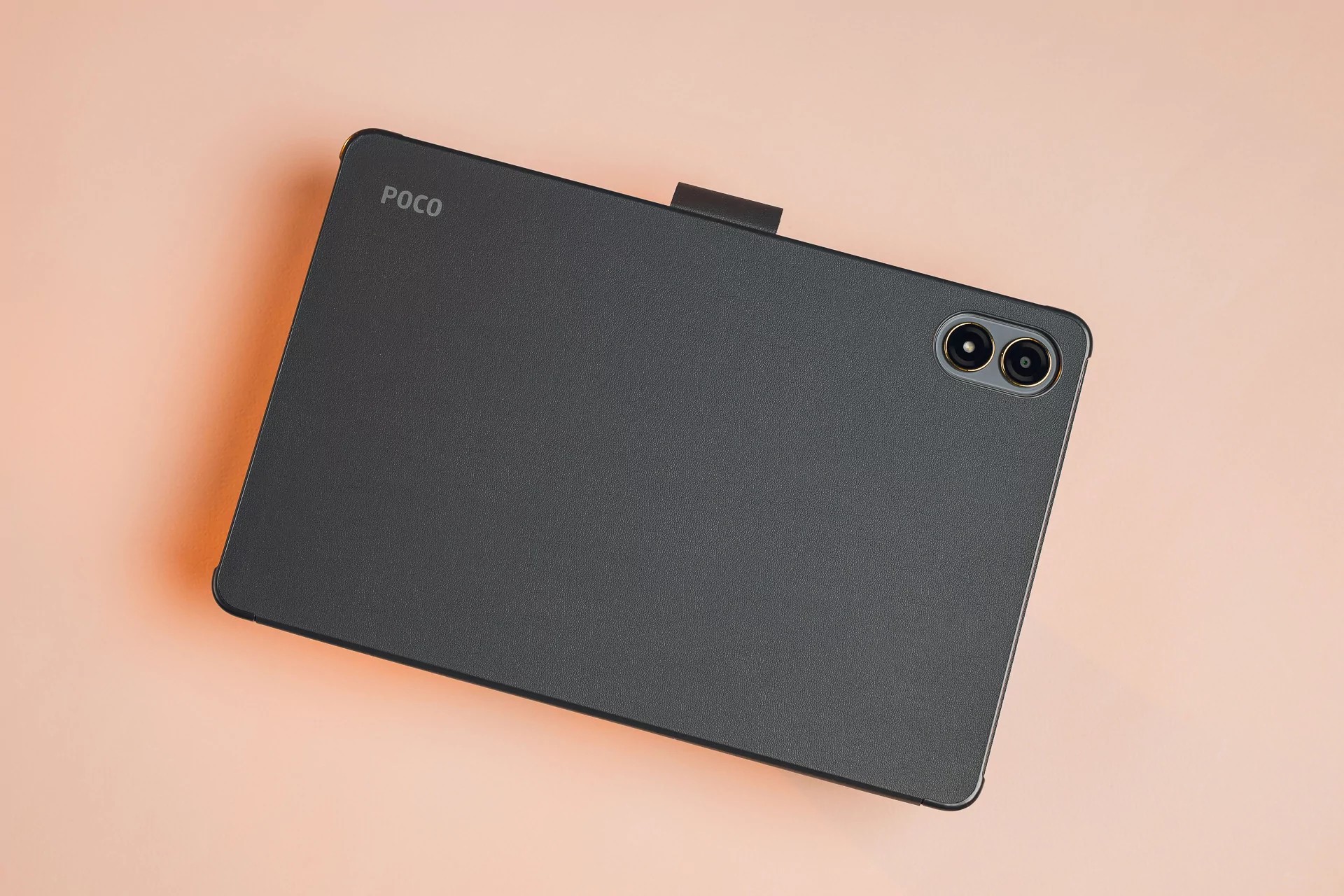 POCO Pad M1 er tilgjengelig i to farger: grå og blå. Jeg kjøpte førstnevnte, og den blir sannsynligvis mer populær 