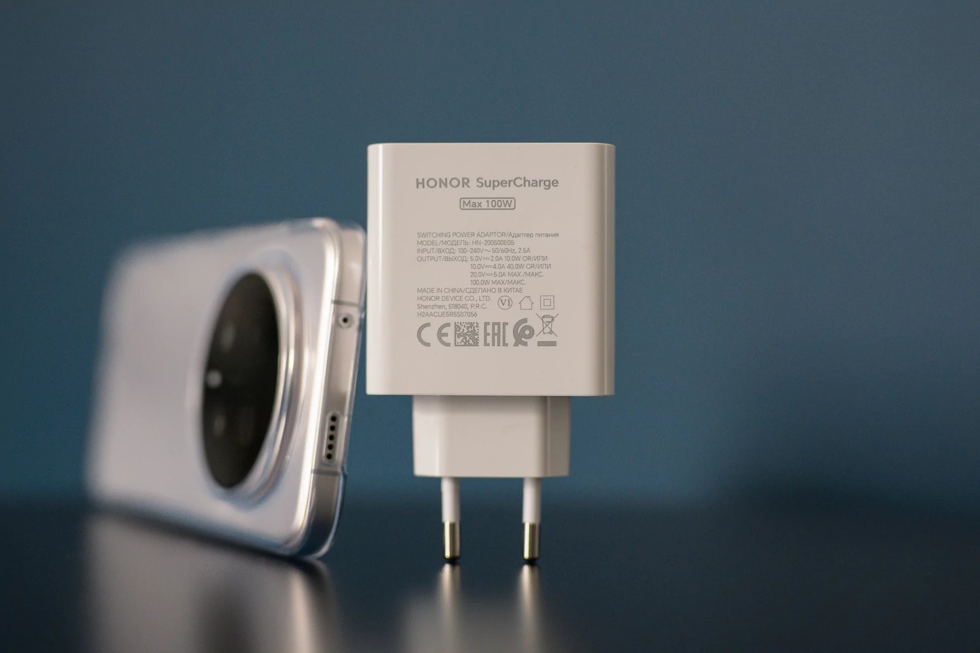 Når vi snakker om lading, støtter HONOR Magic8 Pro 100W HONOR Wired SuperCharge. 